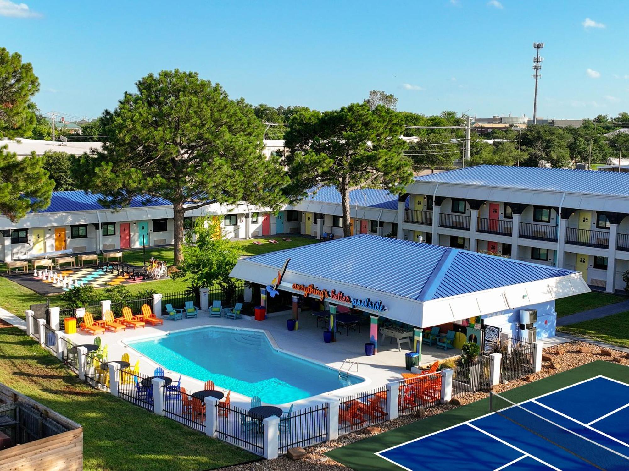 Hotel Mccoy - Art, Libations, Pool Society College Station Ngoại thất bức ảnh