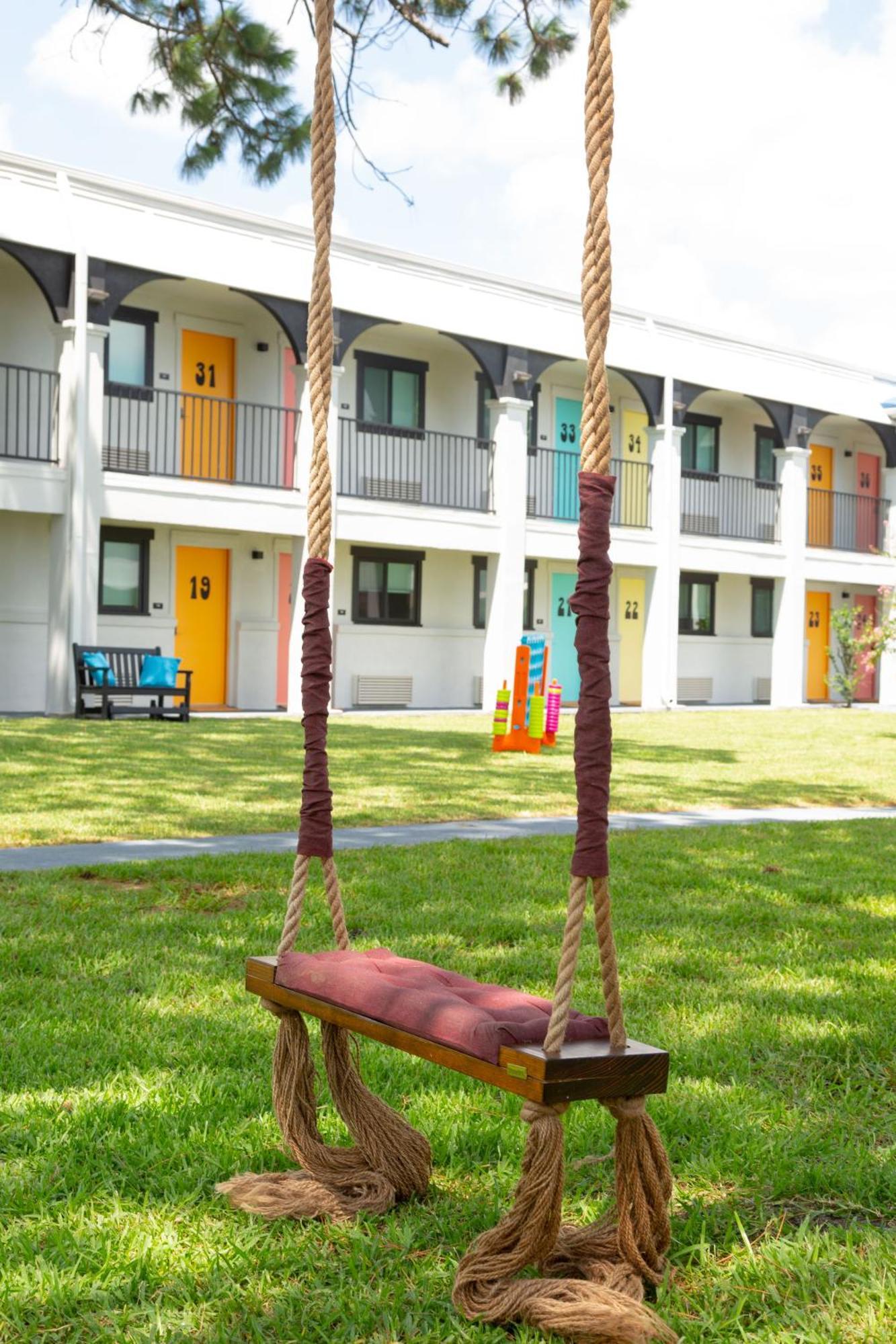 Hotel Mccoy - Art, Libations, Pool Society College Station Ngoại thất bức ảnh